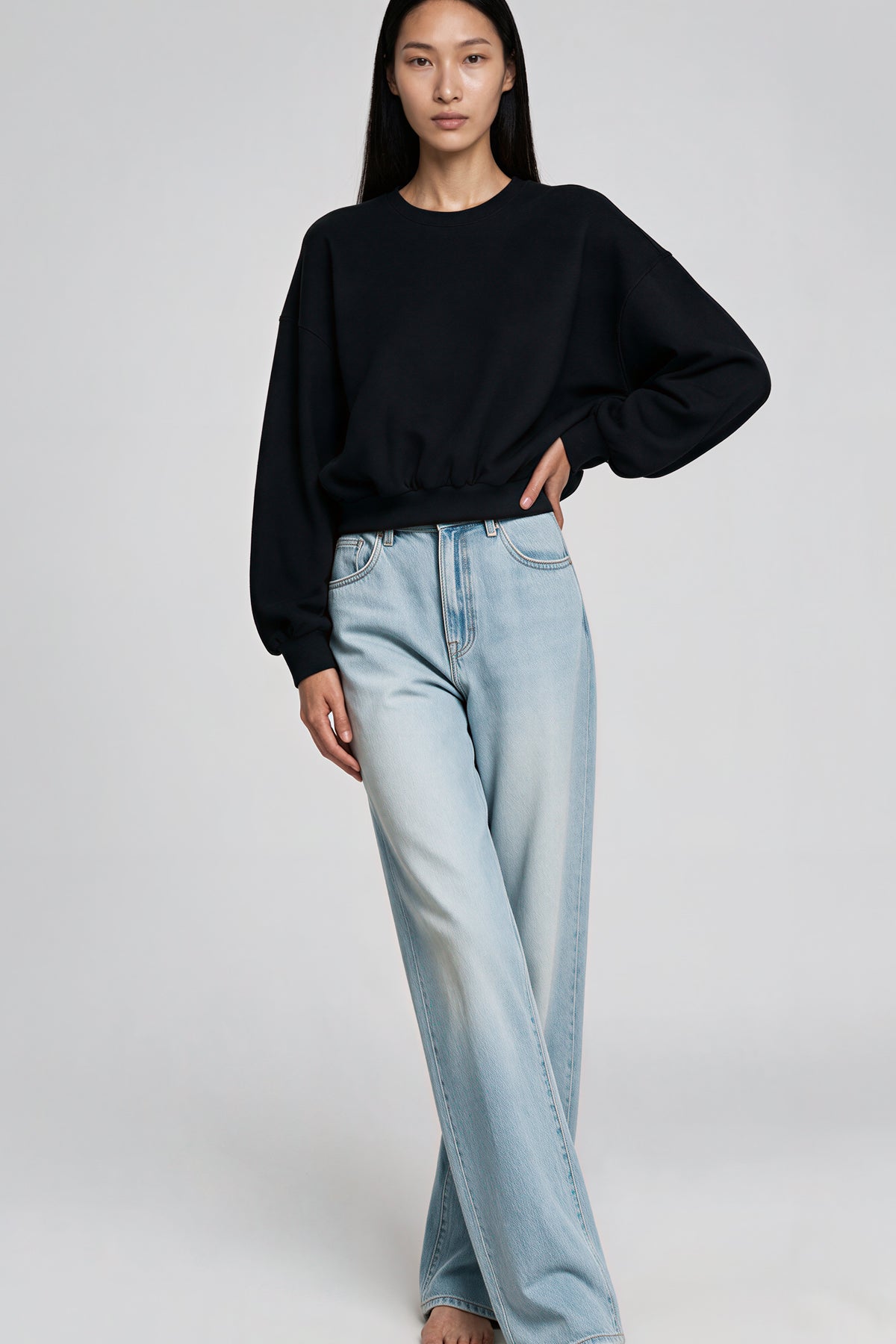 Boxy Cropped Crewneck Sweatshirt - Black