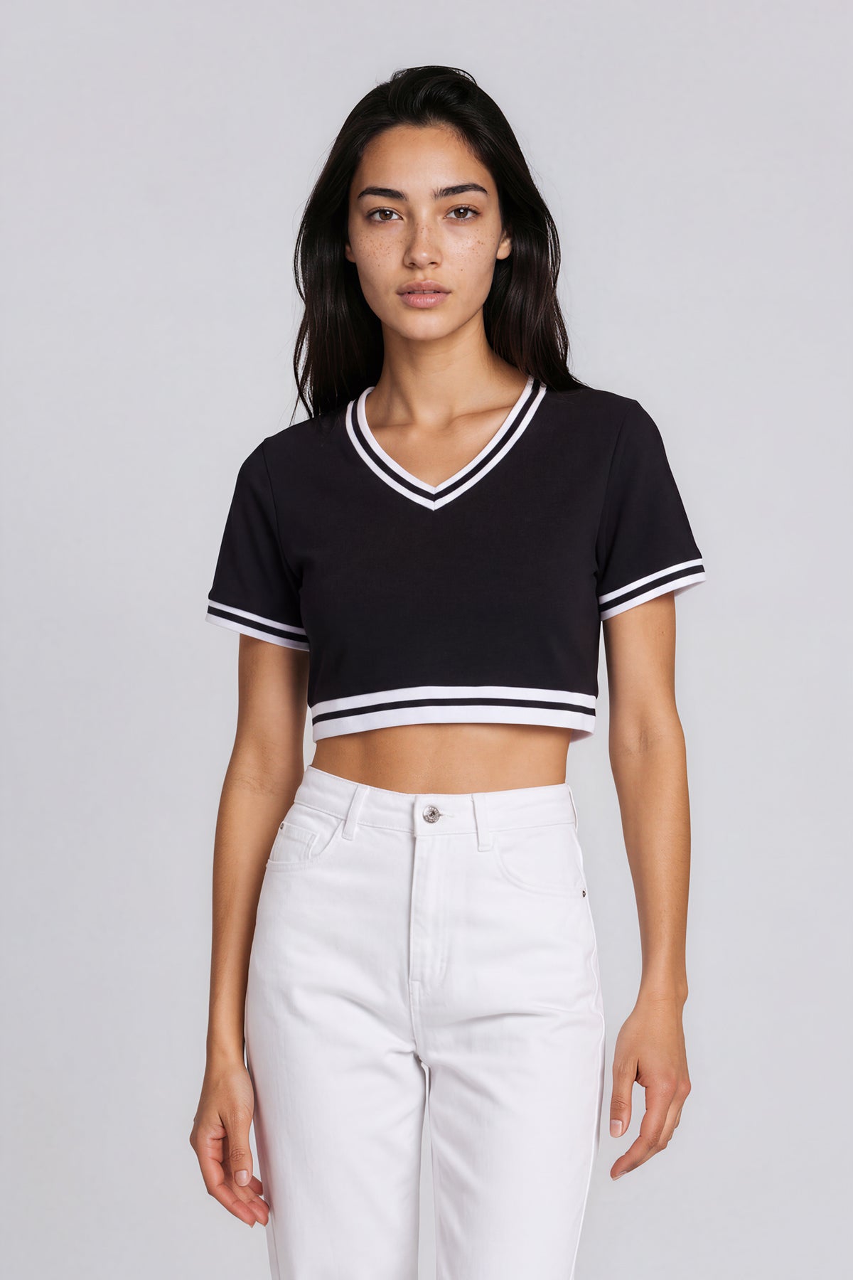 Color Block V-Neck Crop T-Shirt - Black