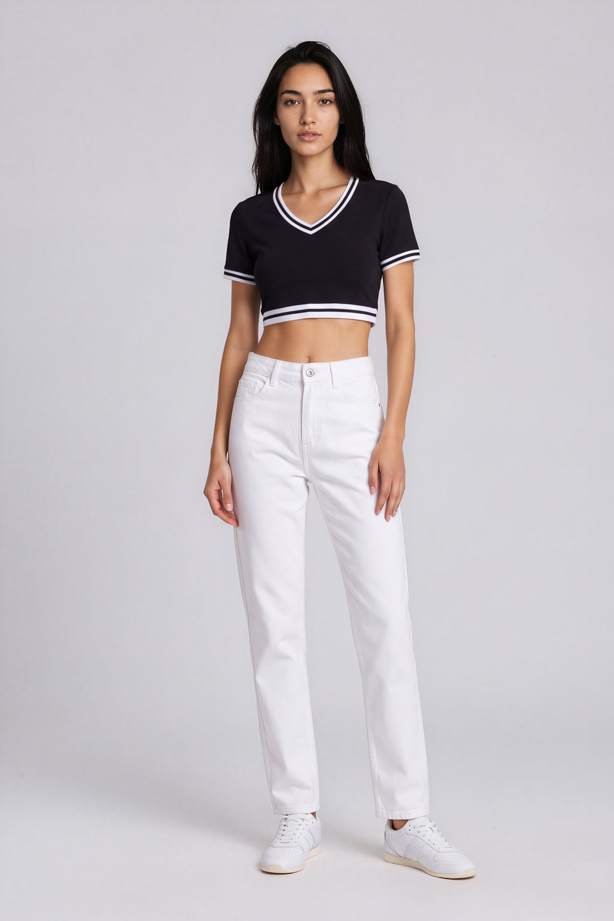 Color Block V-Neck Crop T-Shirt - Black