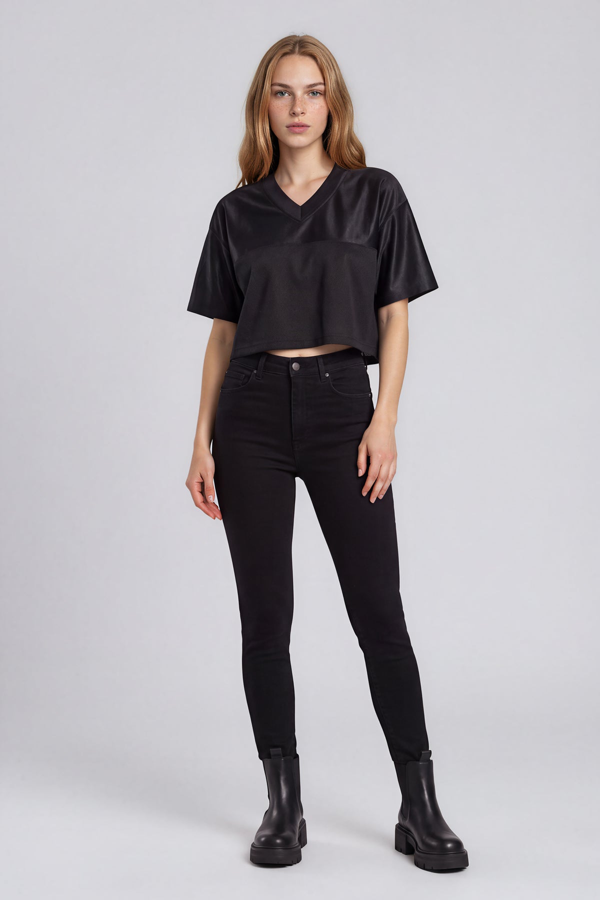 Cropped Paneled V-Neck Jersey - Black
